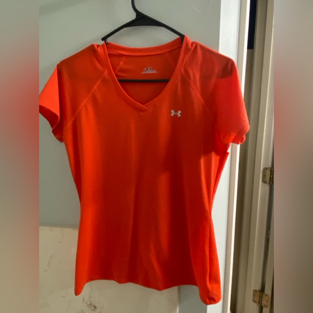 Under Armour Women's Short Sleeve Tee (Color is more of a coral in person)
